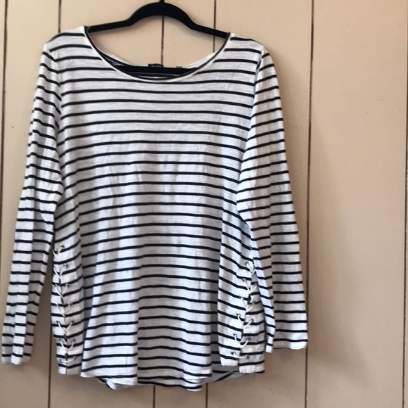 Reitmans stripped long sleeve. - Picture 1 of 2